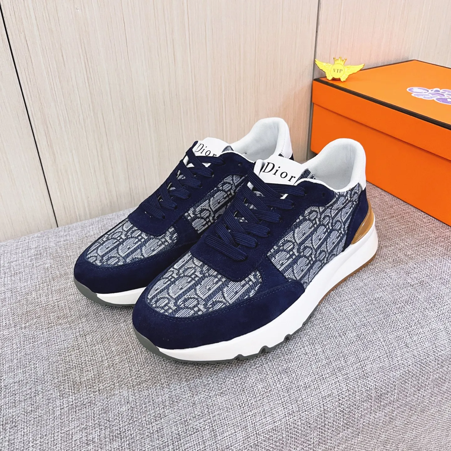 🚘🚘Factory batch 460 men's shoes💰[Dior]🔥Men's high-end brand of shoes official website 1:1 latest masterpiece: the upper is made of Italian imported first-layer cowhide with a comfortable and breathable lining➕original non-slip and wear-resistant outsole🔥, making walking more convenient and comfortable! An exclusive new model, a stunning work, a beautiful 1:1 replica [color] compared to the official quality! Create a fashionable personality to set off your uniqueness! A must-have for trendy men! Classic🔥Size: 38-44 Color: 🔥Multiple colors available🔥.